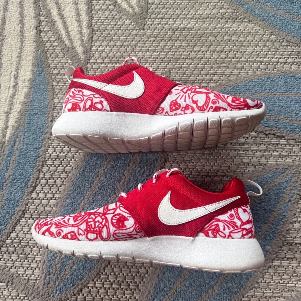 Nike Roshe One Print GS Valentines Day Athletic Sneaker Youth Size 5.5Y